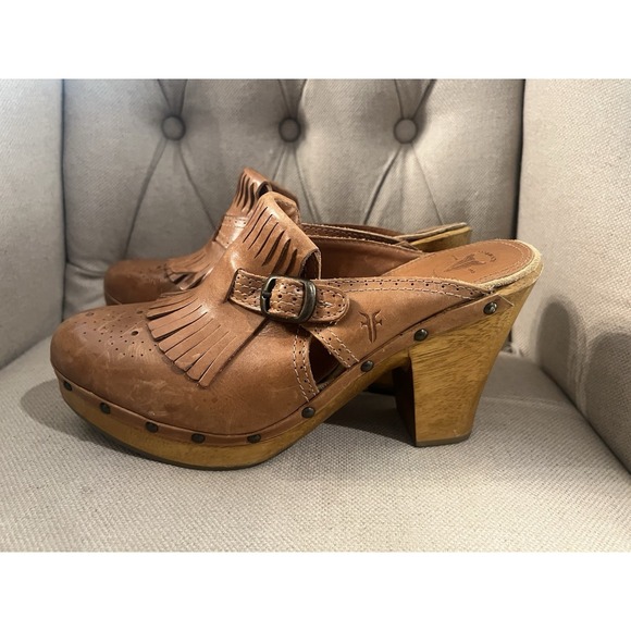 Frye Elle Kiltie Fringe Brown Leather Clogs Wood 10 Medium Thick Heel BoHo - Picture 2 of 12